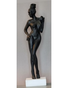 Statue en résine 13 x 44 x 9 cm. "Elle"